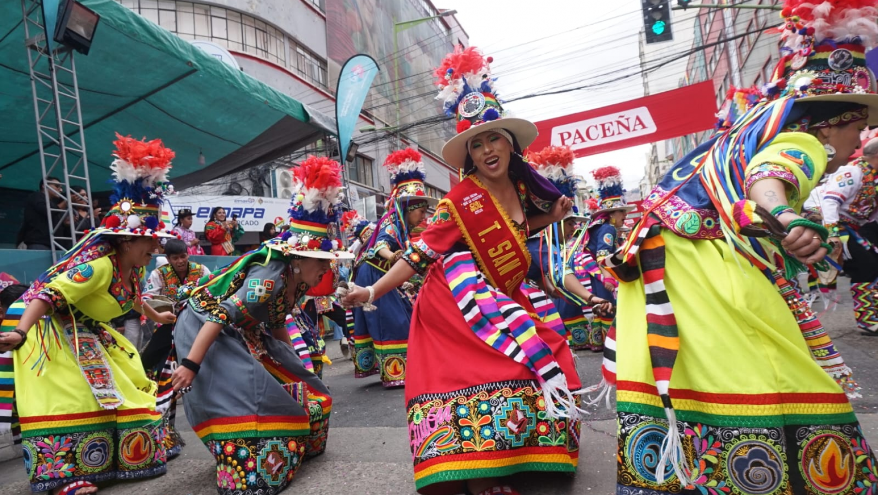 Se celebró el famoso carnaval boliviano con una muestra de tradiciones