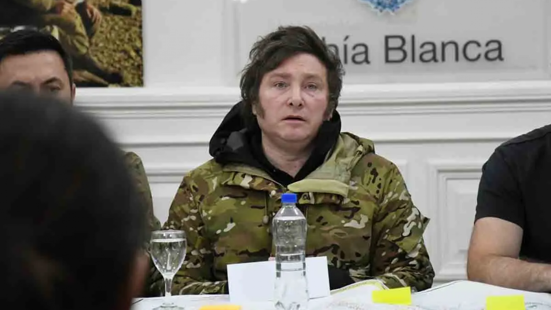 Milei viajó a Bahía Blanca y supervisó el armado de un puente y recorrió la Ciudad