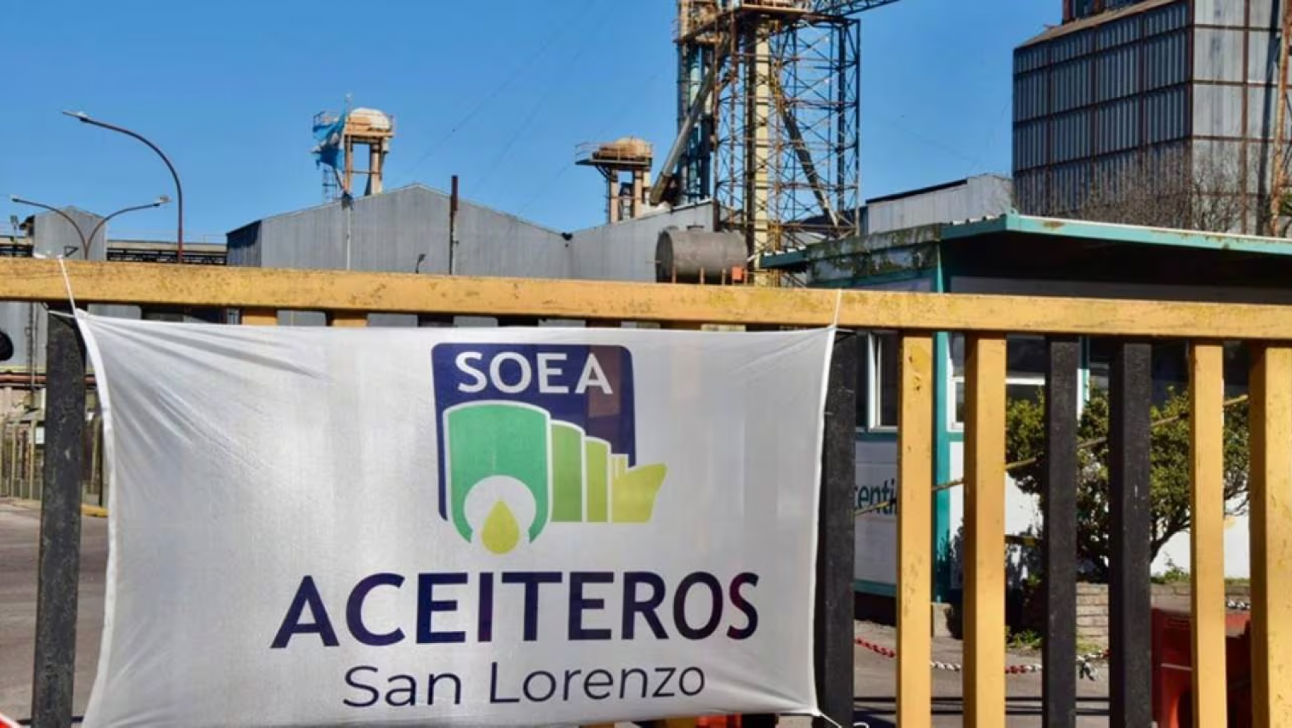 El Sindicato de obreros aceiteros de San Lorenzo decreto la paralización de las fabricas