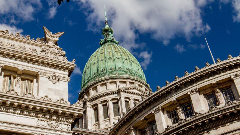 EL Congreso permite por DNU al Ejecutivo avanzar en un nuevo acuerdo con el FMI