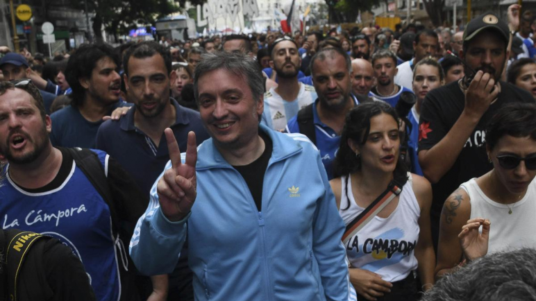 Con Máximo Kirchner a la cabeza marcha La Cámpora hacia Plaza de Mayo