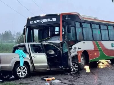 Tucumán: dos rugbiers murieron al chocar contra un colectivo