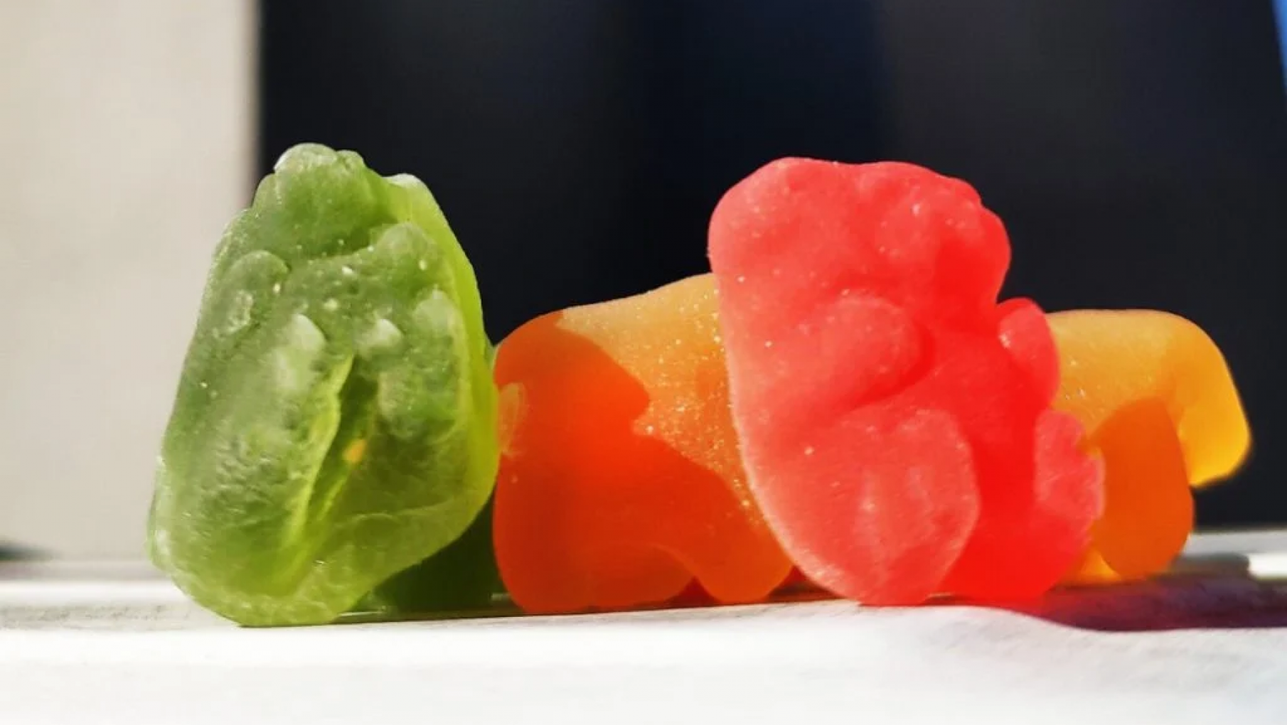 Anmat prohíbe la venta de gomitas con cannabidiol en todo el país