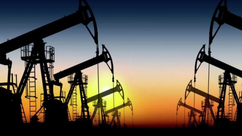 El petróleo se derrumba a mínimos en cuatro años al cotizar por debajo de los US$60