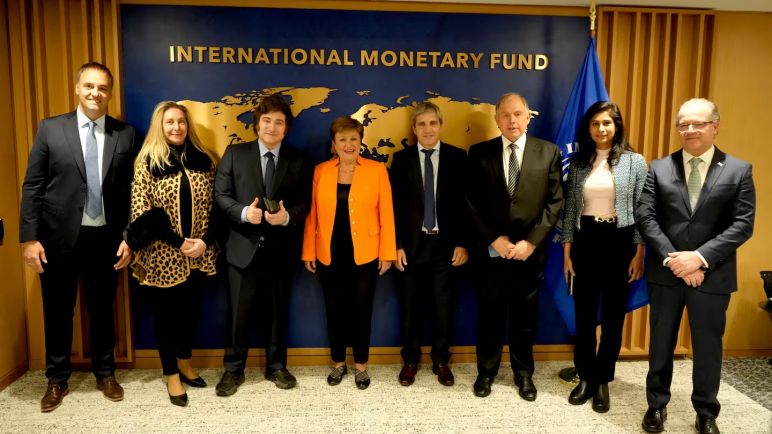 Tras el Adiós al Cepo, el FMI Desembolsa US$12.000 Millones para Reforzar las Arcas del Banco Central