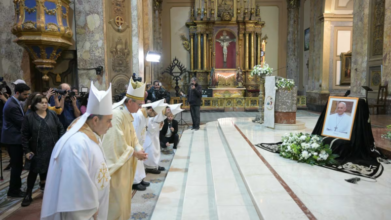 El Gobierno no envió representantes a la misa en homenaje al Papa Francisco en la Catedral
