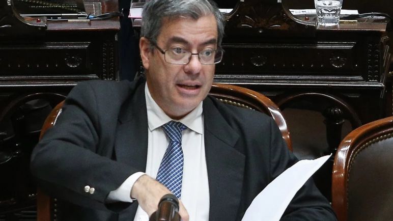 Unión por la Patria desmiente haber pedido pasajes para viajar a los funerales del papa Francisco