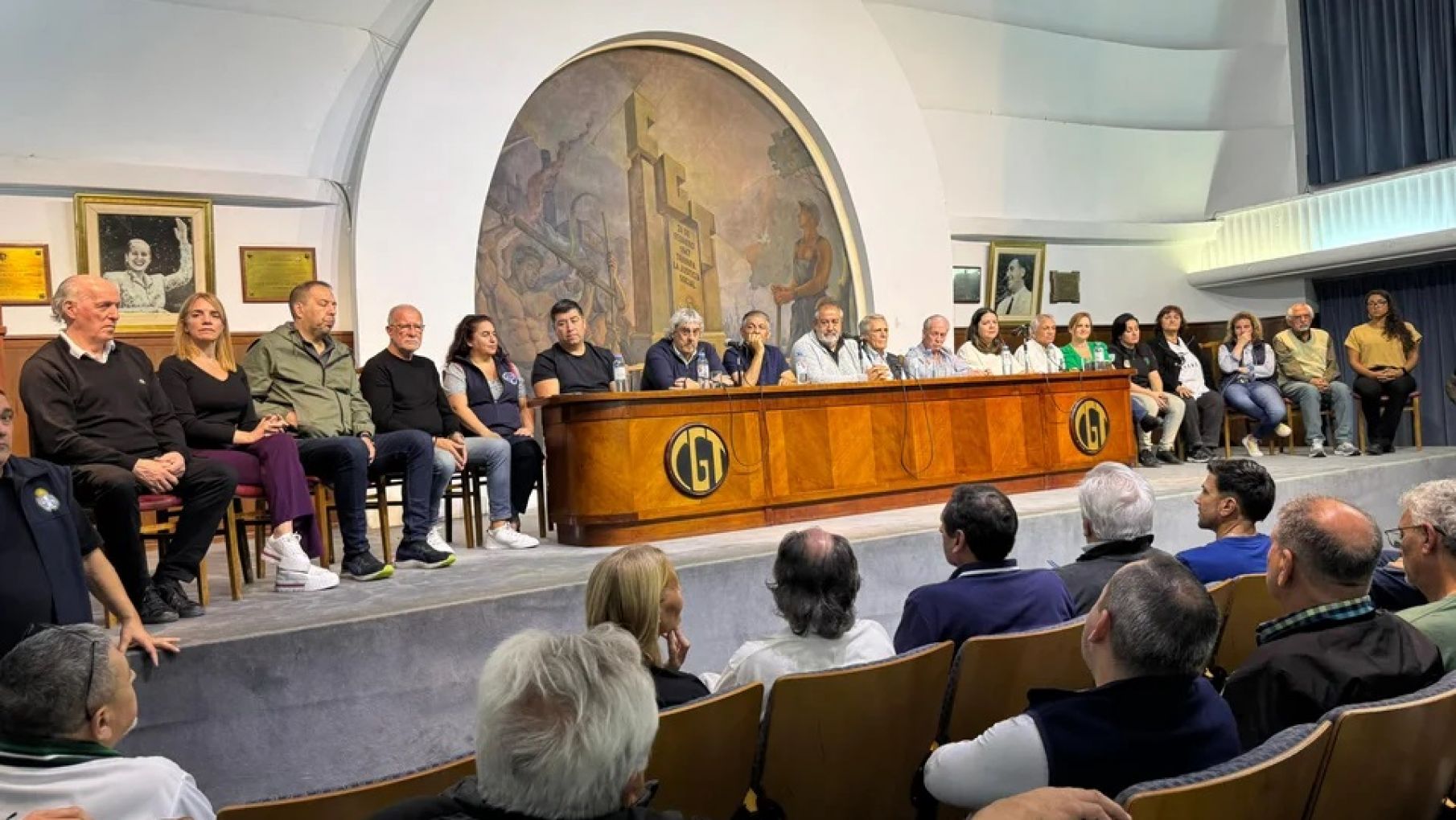 La CGT se moviliza en el Día del Trabajador en protesta contra las políticas de ajuste del Gobierno