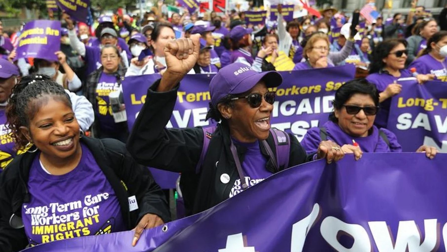 Miles de personas protestaron contra la administración Trump en Nueva York
