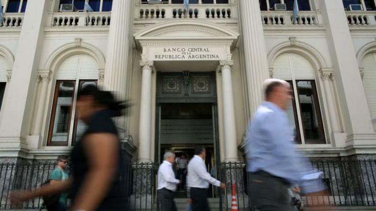 Furiase del BCRA profundiza en el plan para anclar el dólar en el límite inferior de la banda de flotación.