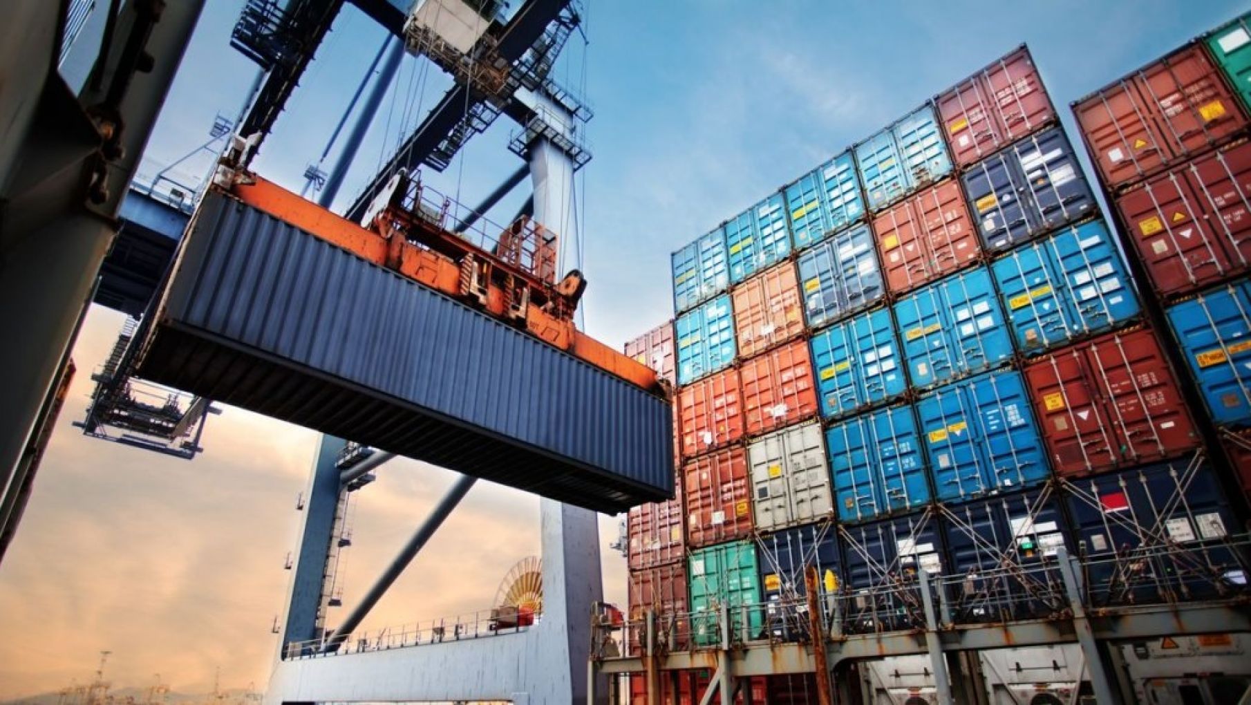 Gobierno elimina retenciones a miles de productos industriales en un impulso a las exportaciones