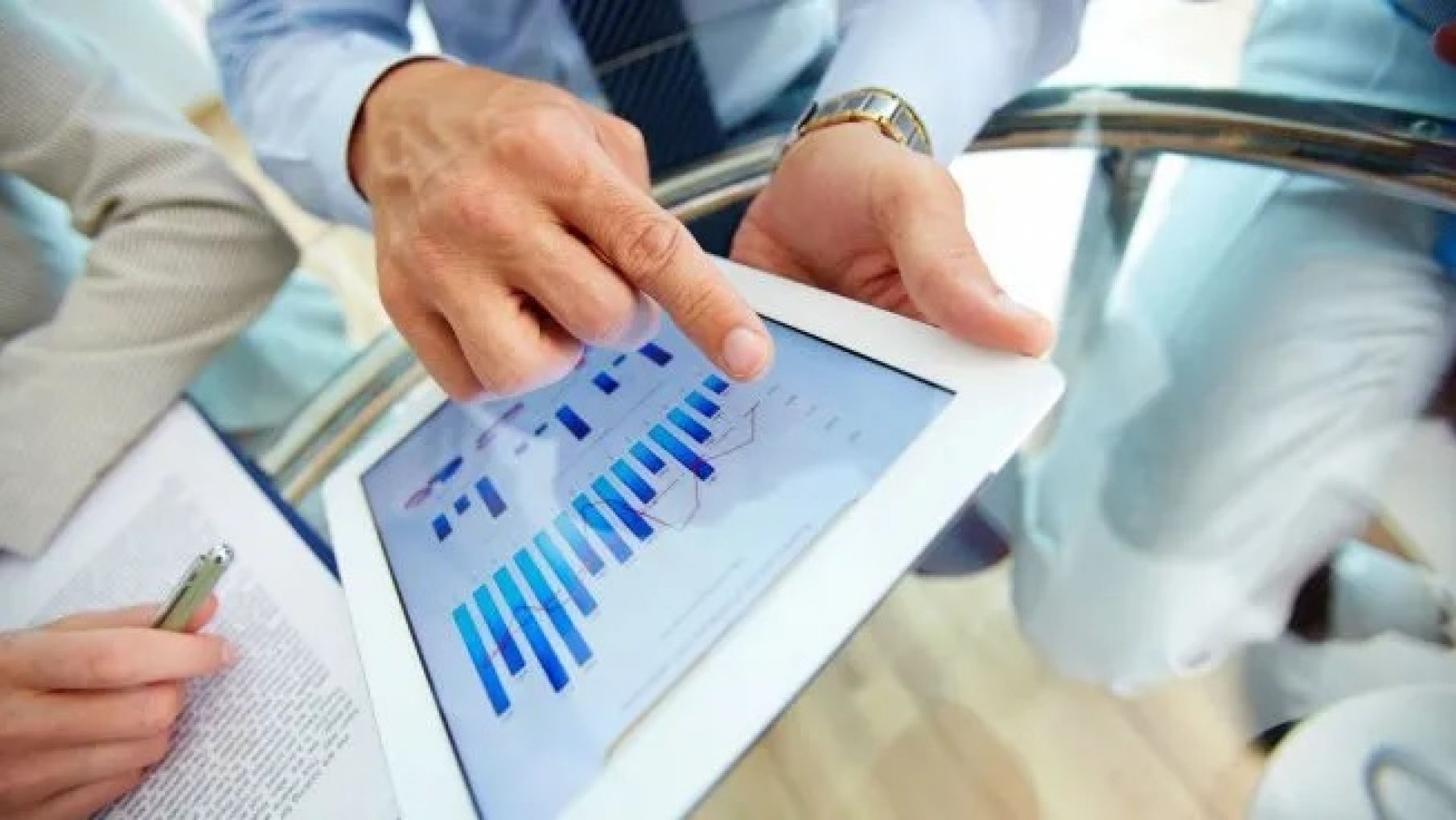 El dólar se encamina "al piso de la banda": ¿en qué conviene invertir?