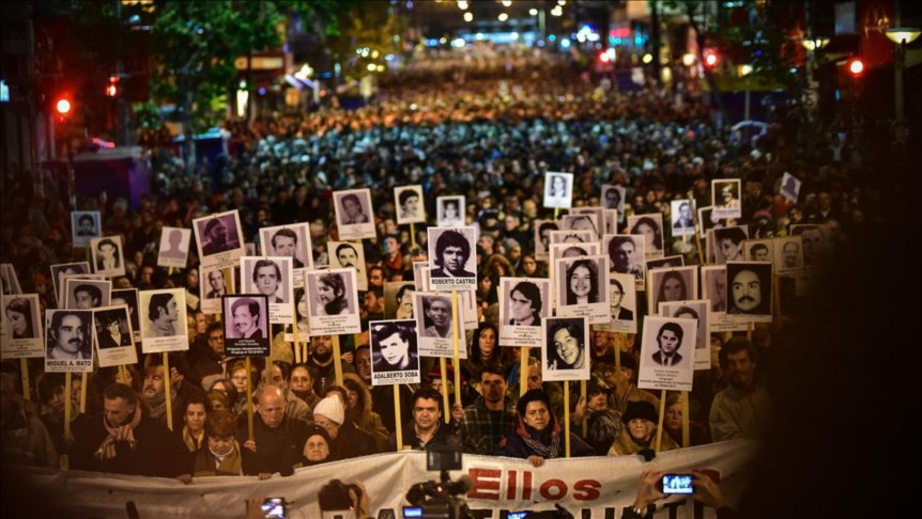 Multitudinaria marcha del silencio en Uruguay reclamando por los desaparecidos