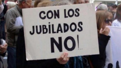 Tension y corridas en la marcha de los jubilados  frente al Congreso