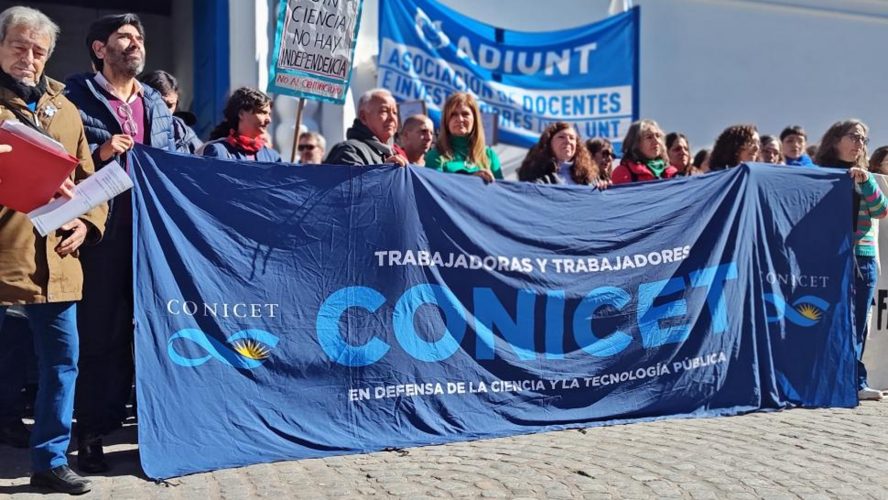 Movilización de la comunidad científica, reclamando por la falta de inversión