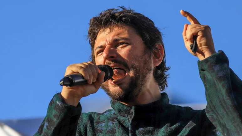 Grabois califica de "hijos de puta" a los senadores por el nuevo aumento