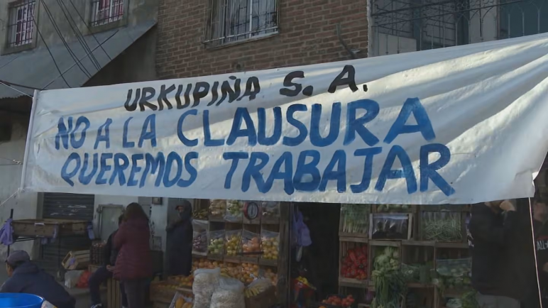 Después de llegar a un acuerdo entre puesteros y gobierno, reabre la feria de la salada