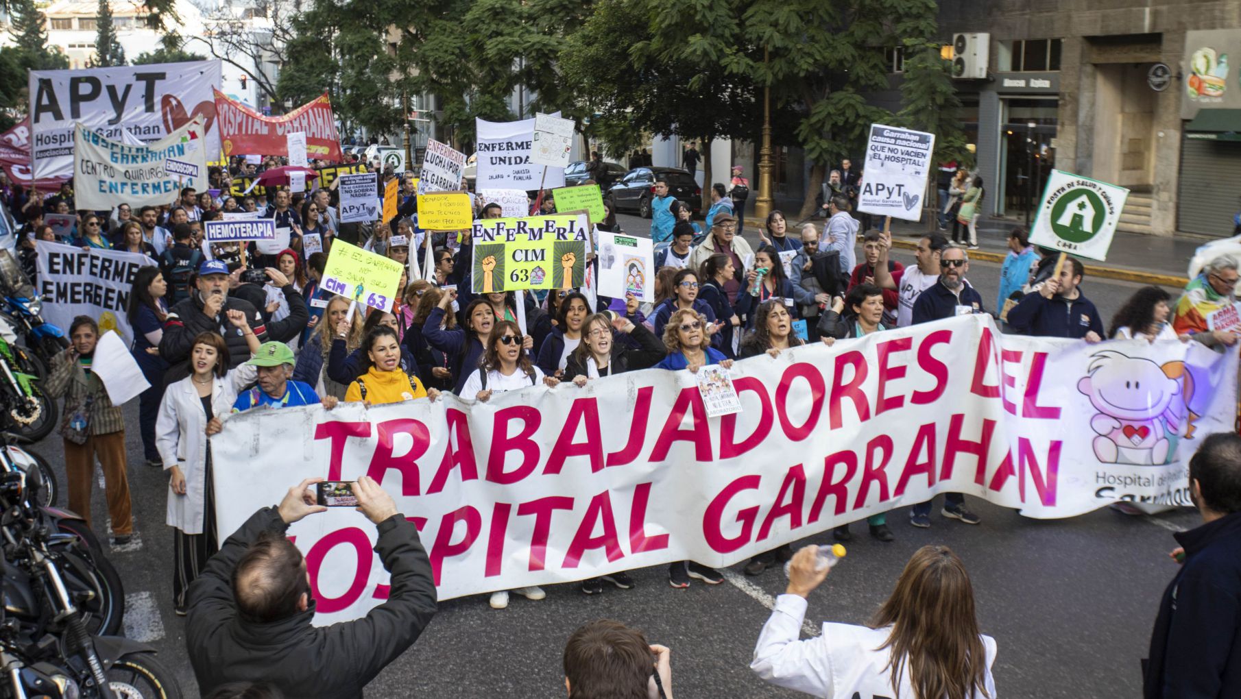 Médicos del Garrahan vuelven a marchar a Plaza de Mayo y exigen la renuncia de Lugones