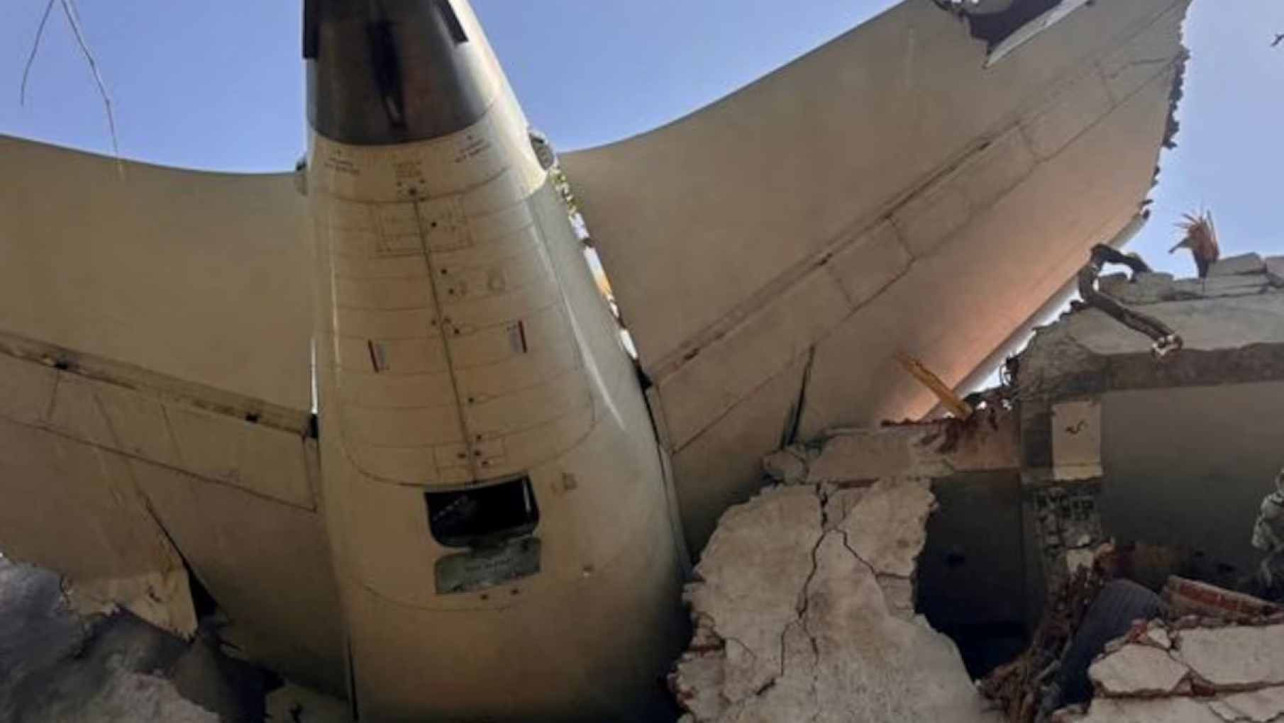 Encontraron las dos cajas negras del avión de Air India, serán cruciales para el peritaje