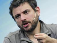 Juan Grabois criticó el desalojo de los puestos frente al departamento de Cristina