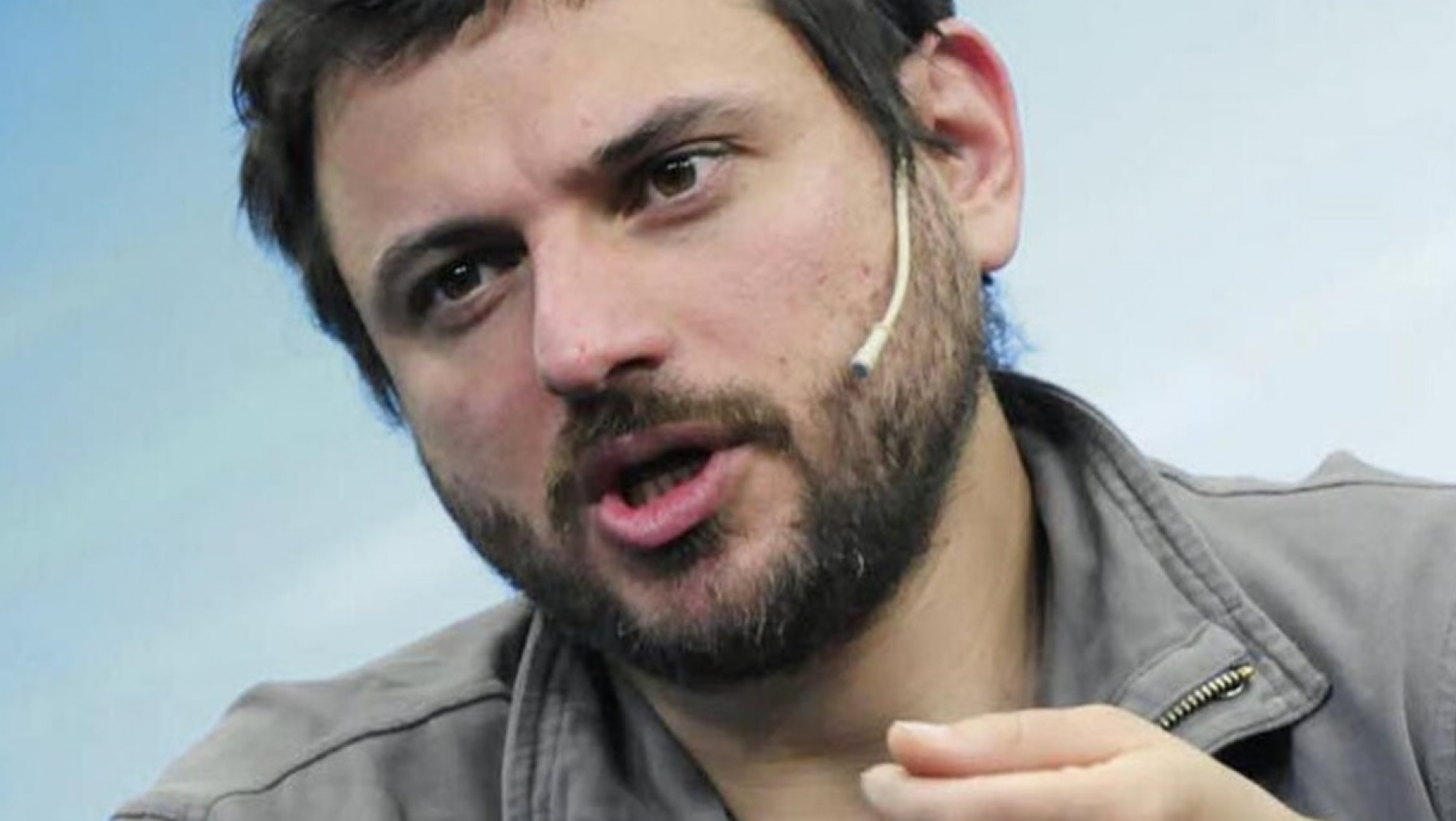 Juan Grabois criticó el desalojo de los puestos frente al departamento de Cristina