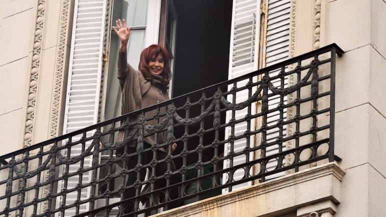 Venden el depatarmento "de arriba" de dónde Cristina Kirchner cumplirá su condena