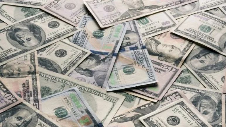 El dólar argentino se desploma a su mínimo en casi un mes: ¿Qué factores impulsaron la baja?