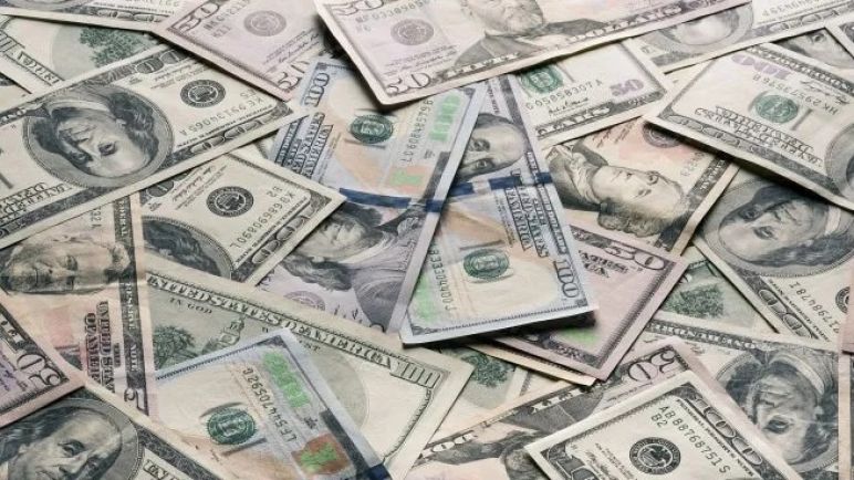 El dólar argentino se desploma a su mínimo en casi un mes: ¿Qué factores impulsaron la baja?