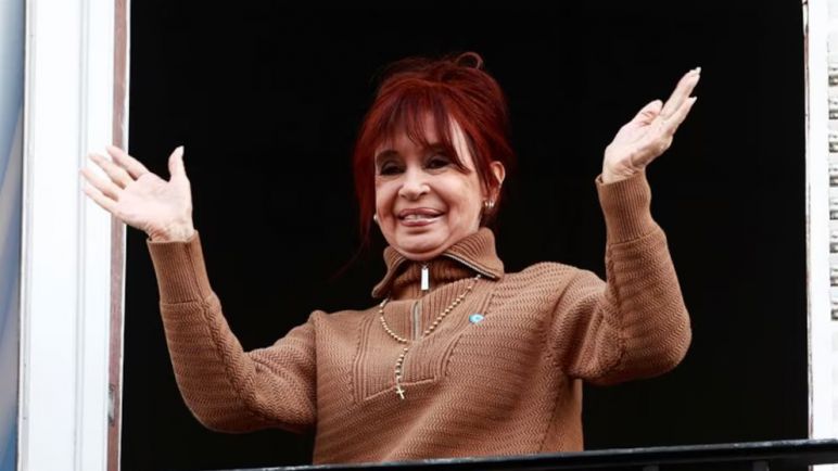 Cristina Kirchner critica a Bullrich por el vallado en su casa y anuncia que hablará en el banderazo militante en Parque Lezama