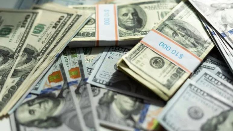 Gobierno minimiza déficit externo y niega devaluación tras cifras del INDEC