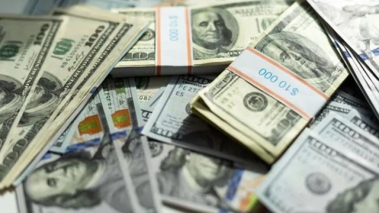 Gobierno minimiza déficit externo y niega devaluación tras cifras del INDEC