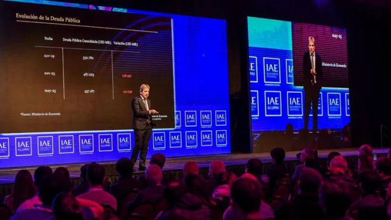 Caputo, filoso: "Hay gente que hace 18 meses hace cerrar empresas diciendo que el dólar se va a $5.000"