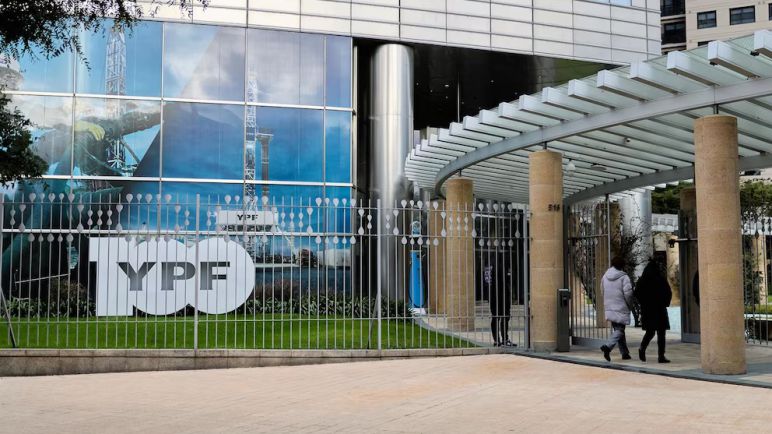YPF: más fondos se suman a la puja por las acciones de la petrolera en manos del Estado