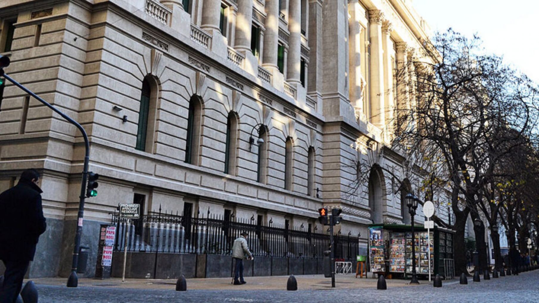 Paro en el Nacional Buenos Aires por salarios congelados: docentes denuncian pérdida del 40%