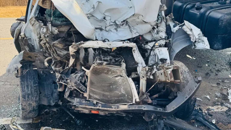 Tragedia en una ruta de Cordoba, una mujer choco un camion de frente