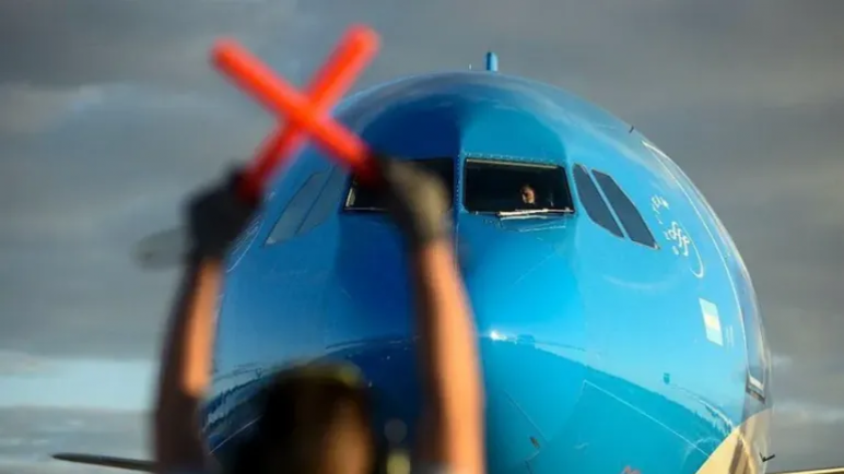 En el paro de los controladores aéreos se dictó la conciliación obligatoria