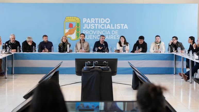 Con Kicillof al centro, busca la unidad forzada para polarizar con Milei tras un cierre de listas "tortuoso"