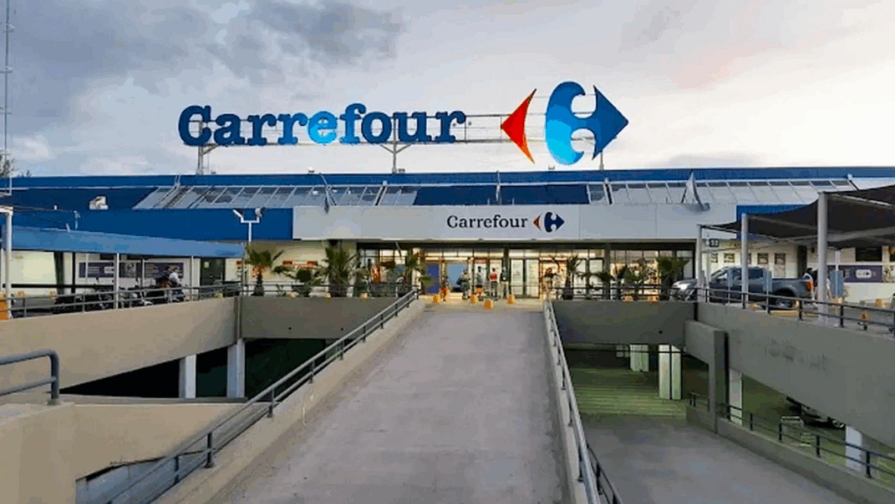 Crece el rumor sobre la salida de Carrefour del país: "No sabemos lo que va a pasar"