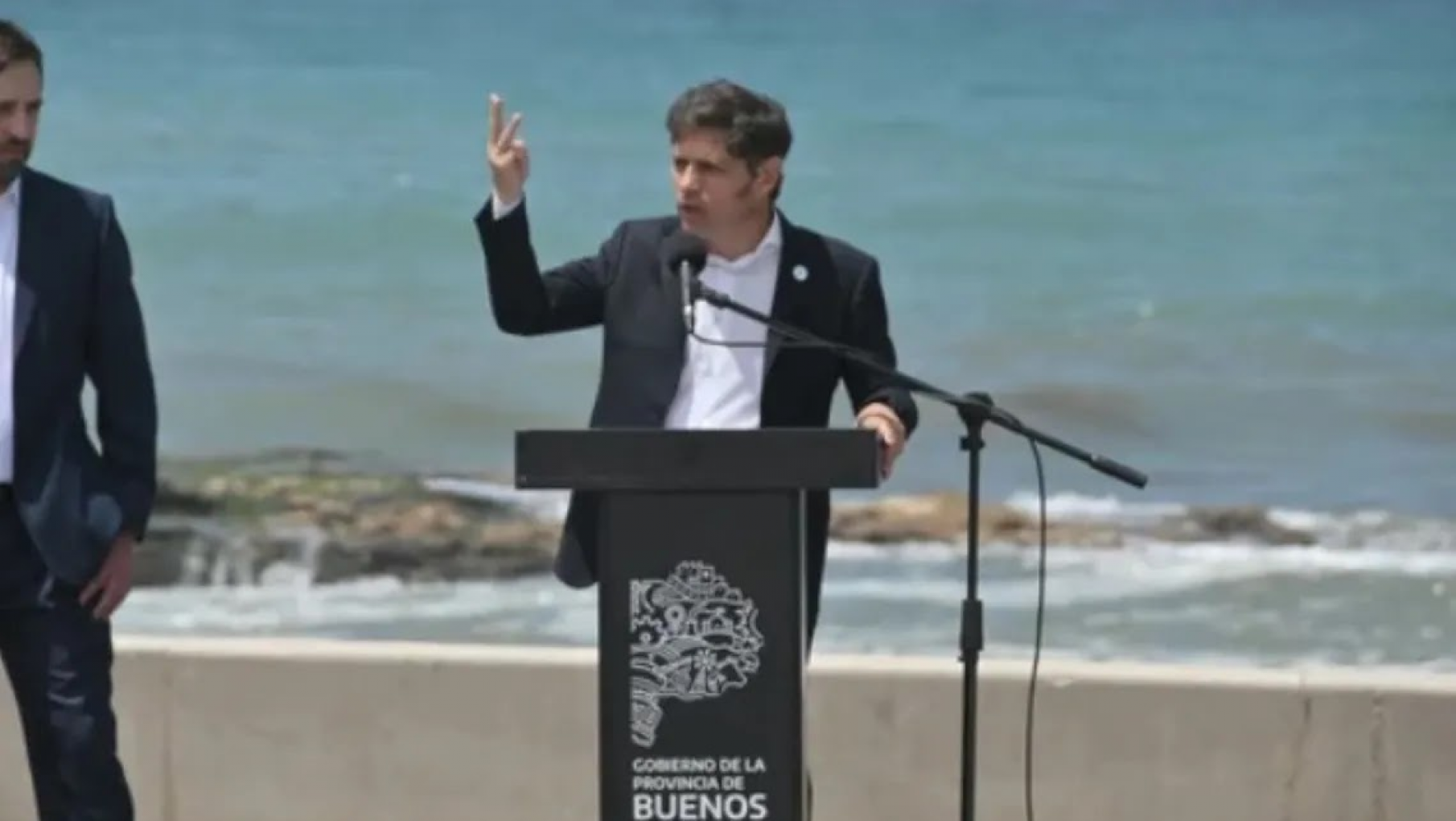 El gobernador Kicillof dijo en Miramar, que el gobierno solo quiere privatizar