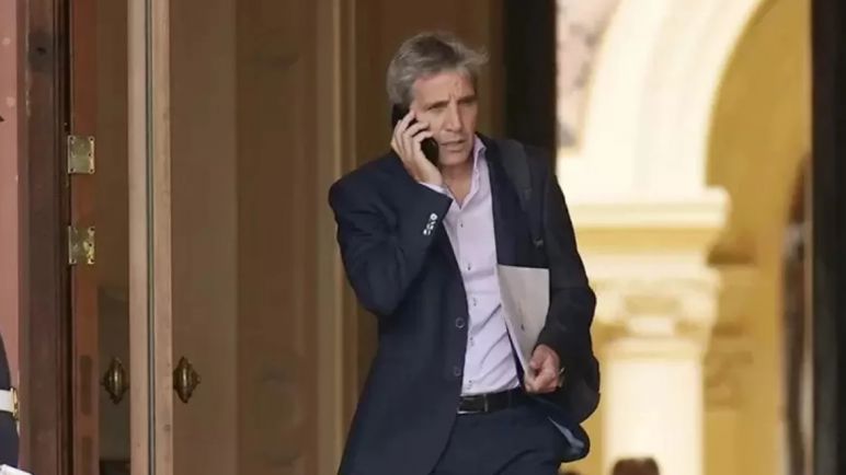 Jueza de EE.UU. exige los celulares de Luis Caputo y Sergio Massa en medio de la batalla judicial