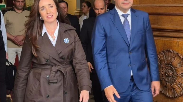 En medio de la guerra con Milei, Villarruel viaja a Corrientes y comparte un acto institucional con Gustavo Valdés