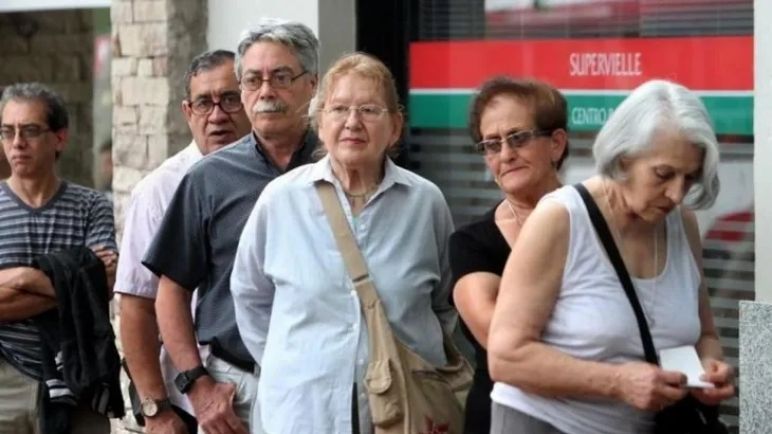 Cómo quedan las jubilaciones tras el veto de Milei: montos y bonos confirmados