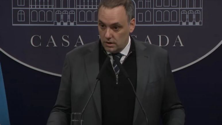 Manuel Adorni publicó un video falso de Axel Kicillof, alterado con inteligencia artificial