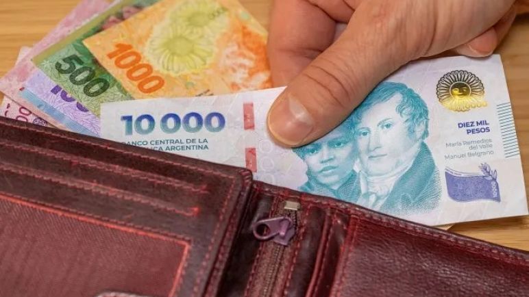 Los salarios registrados igualaron a la inflación en junio, pero acumulan una caída del 5,5% real desde el inicio del Gobierno