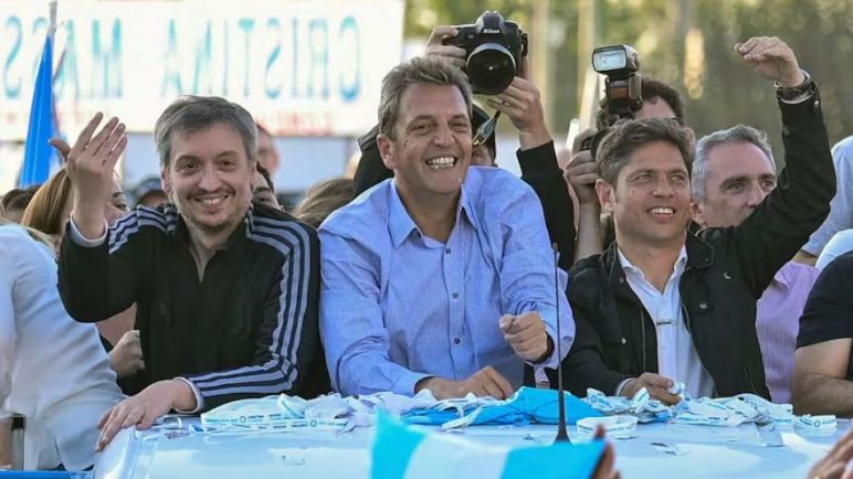 El peronismo bonaerense se juega todo en una doble estrategia contra Milei