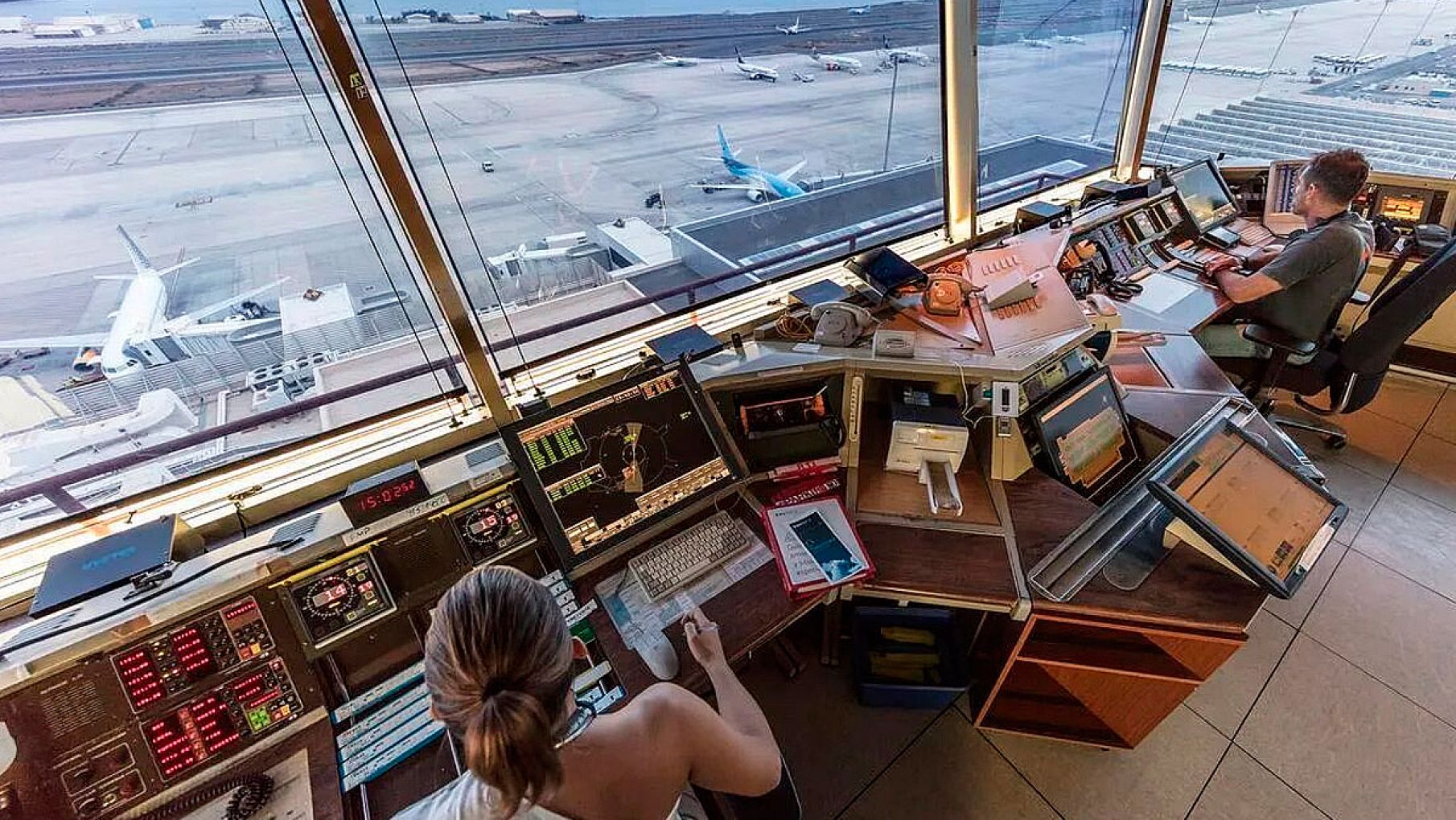 Hoy empieza el paro escalonado de los controladores aéreos: dura hasta fin de mes