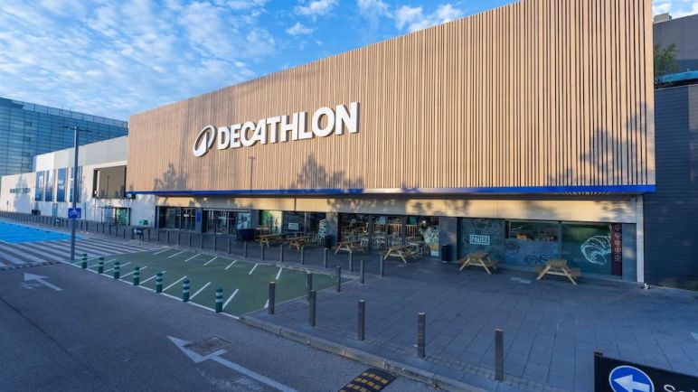 Decathlon regresa a la Argentina y busca 90 empleados para su primer local