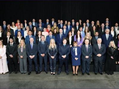 Javier Milei se retrata con sus candidatos nacionales en medio de la polémica por los audios de Spagnuolo