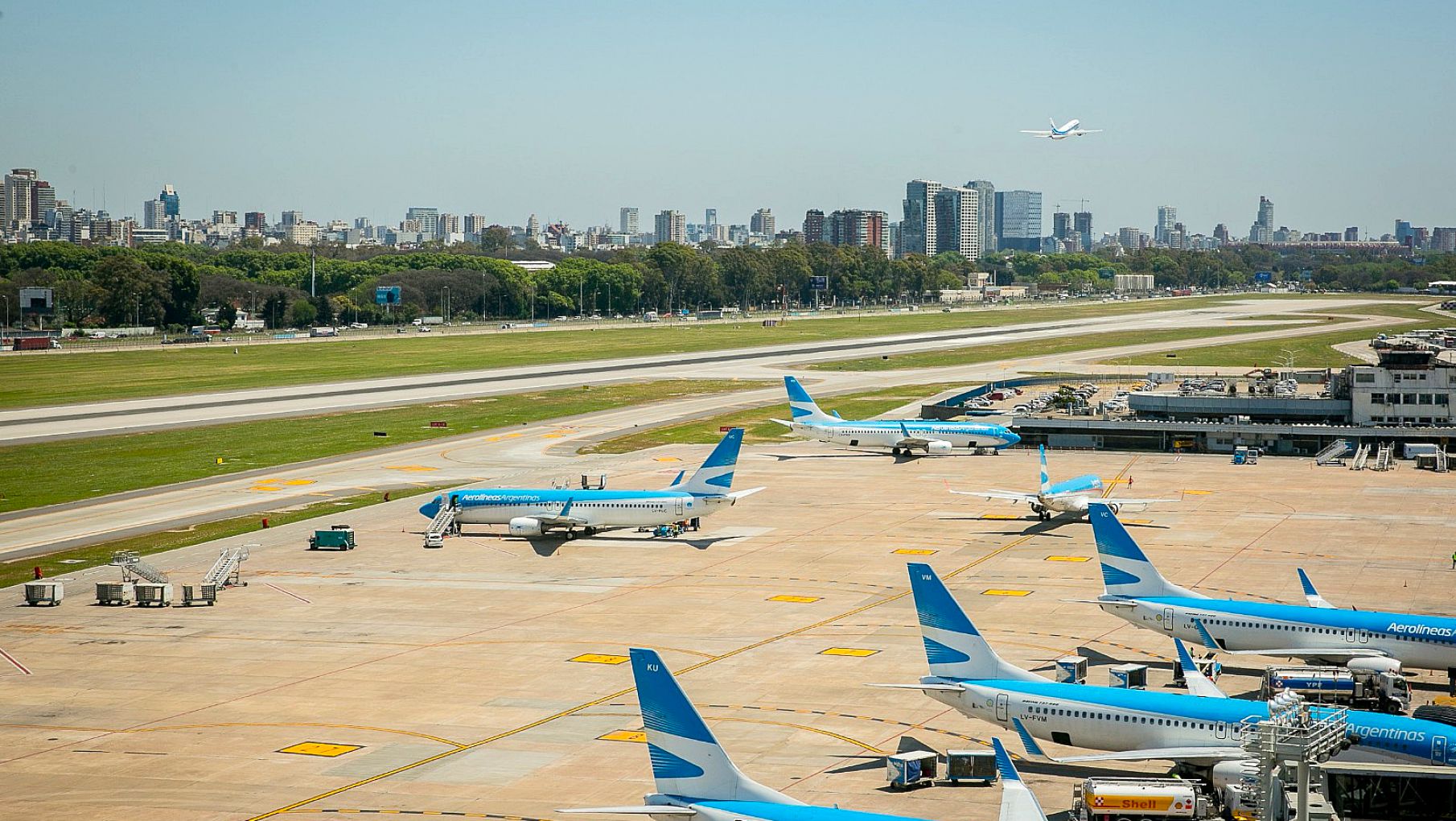 Paro de controladores: Aerolíneas canceló 44 vuelos y más de 10 mil pasajeros quedaron afectados
