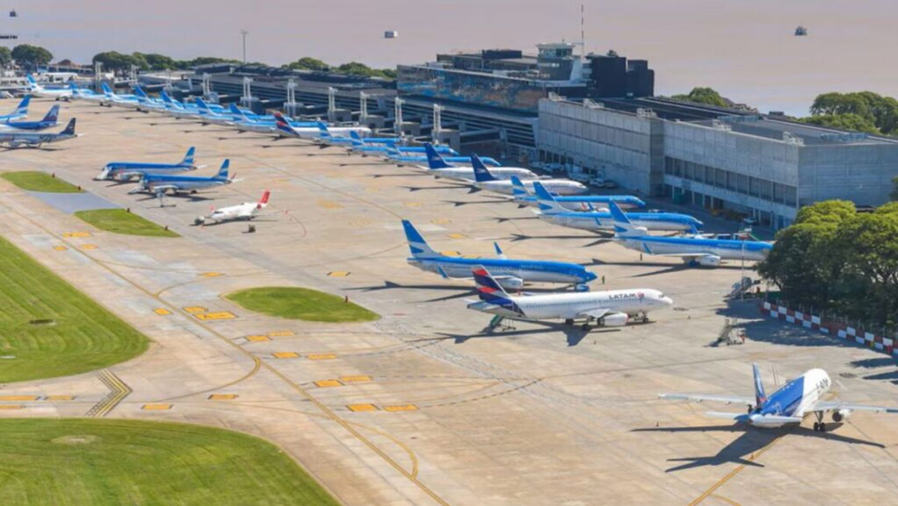 Paro de controladores aéreos: se define si el conflicto sigue en septiembre